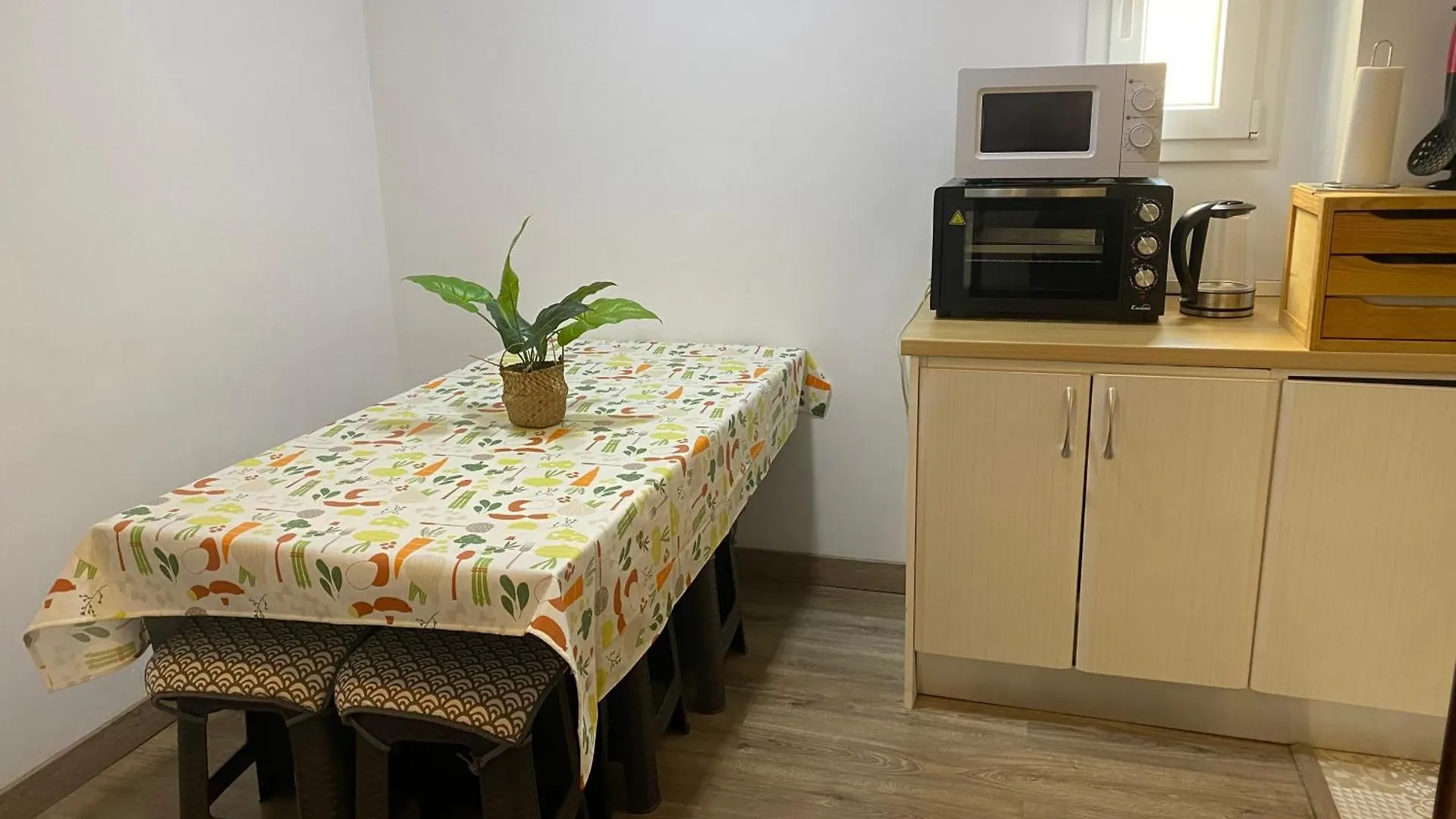 Apartamento Cerca De Aeropuerto, Metro ,Bus Malaga Homestay