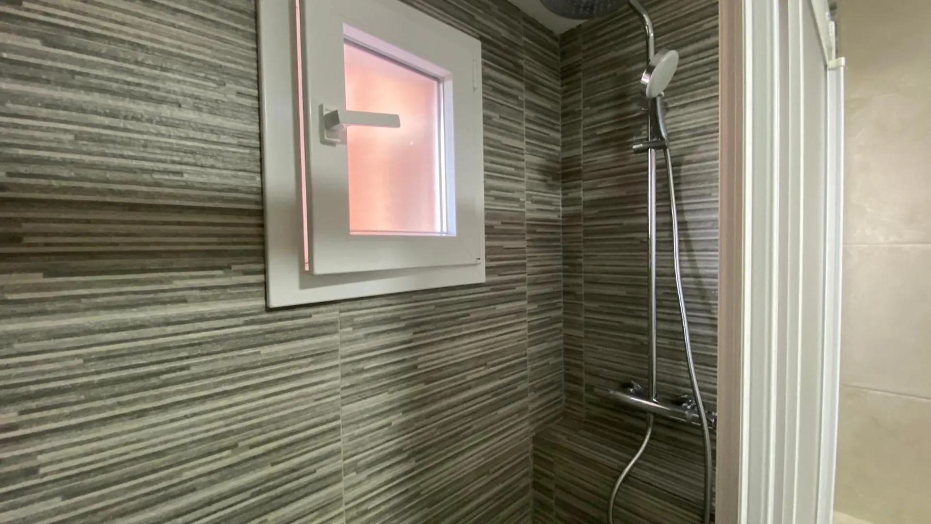 Homestay Apartamento Cerca De Aeropuerto, Metro ,Bus Malaga Spain